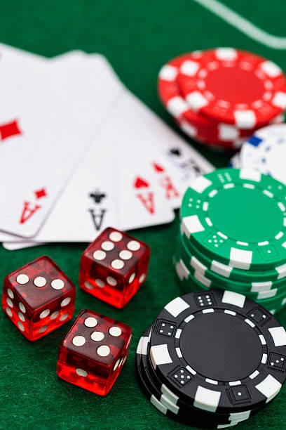 Antarmuka aplikasi beyblade menampilkan live-dealer tables dan pasar taruhan sepak bola