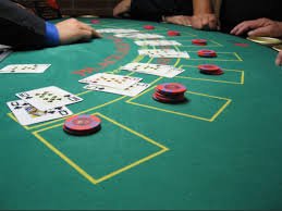 Live-dealer studio beyblade dengan blackjack dan roulette berkualitas broadcast